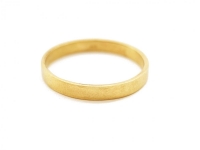 wedding ring / plain ring